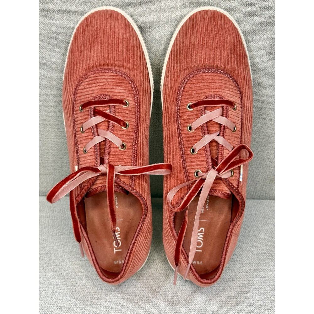 Womens 9.5 TOMS Red Spice / Coral Corduroy Velvet‎ Lace Up Sneakers Super Cute!